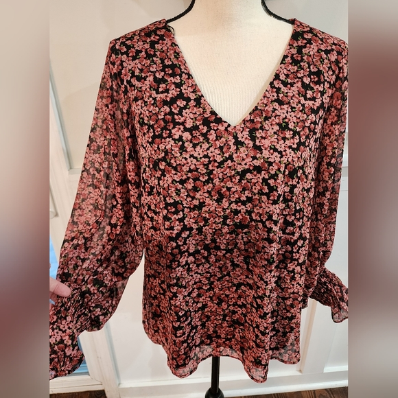 1. State Tops - 1. STATE V neck floral lined Blouse